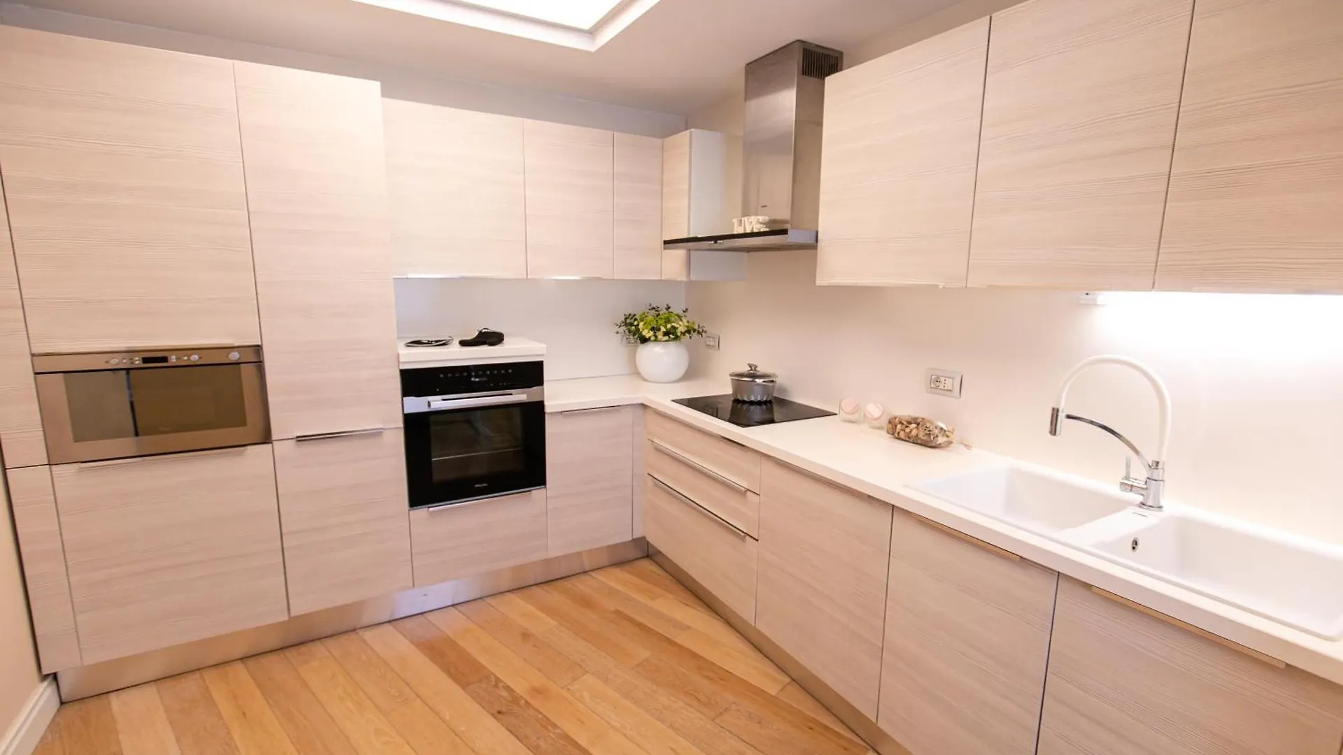 Luxury Penthouse Near Air Albania Apartment Tirana 0*,